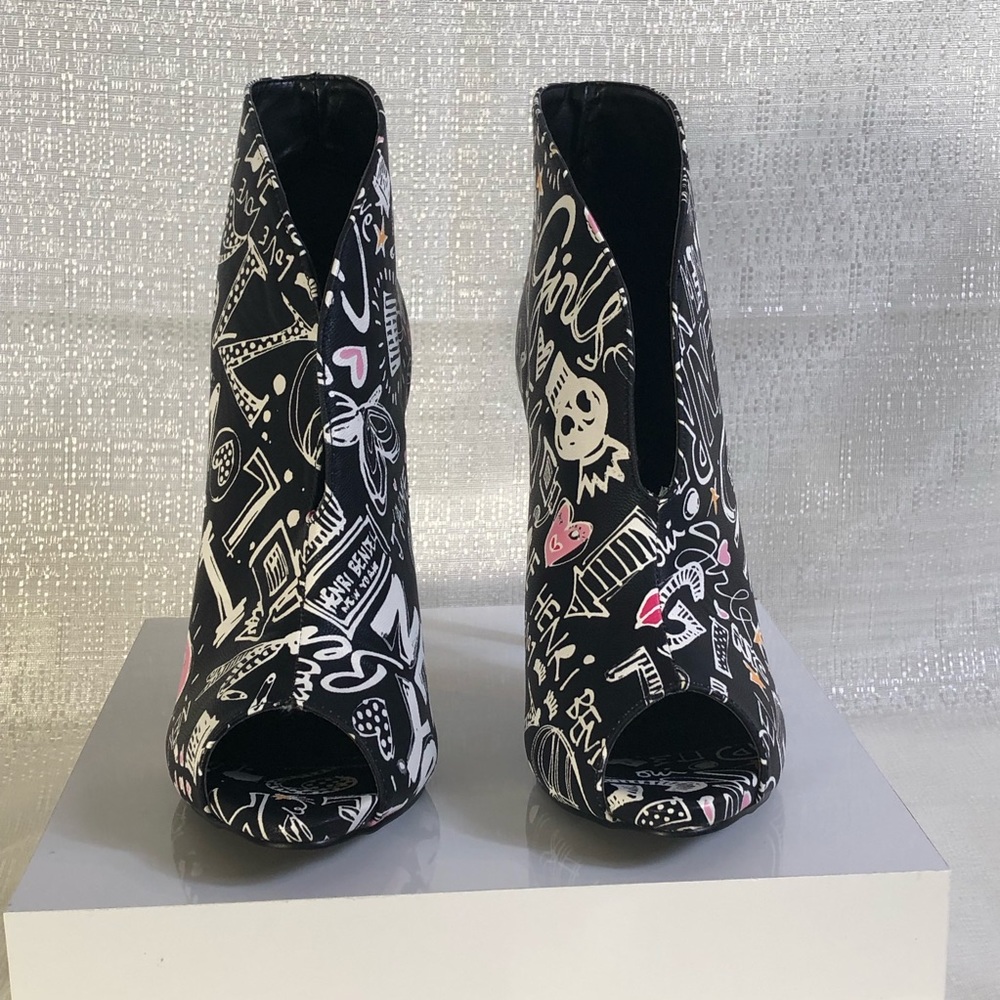 Liliana Graffiti Ankle Boots - Picture 3 of 7
